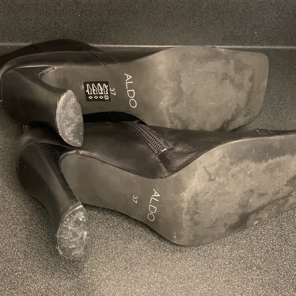 Stylish Black Square-Toe Leather Boots - Picture 5 of 5